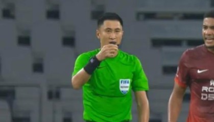 热点资讯-火爆上海德比8黄1红 马宁判罚数次引发两队争议